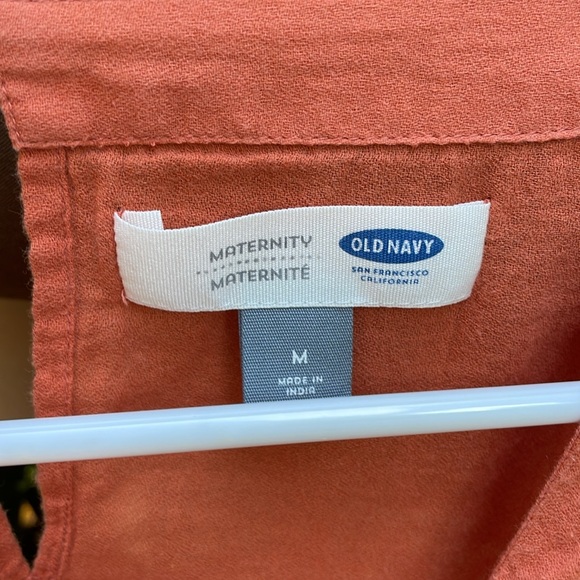 Old navy medium maternity quarter sleeve shirt - Picture 2 of 3